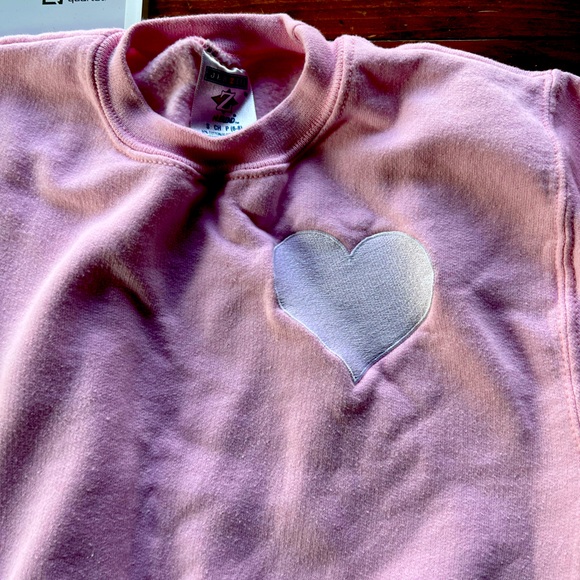 Girls super cute Valentine’s Day crew neck - Picture 1 of 2